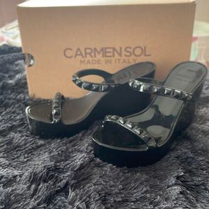 Carmen Sol Black Wedges